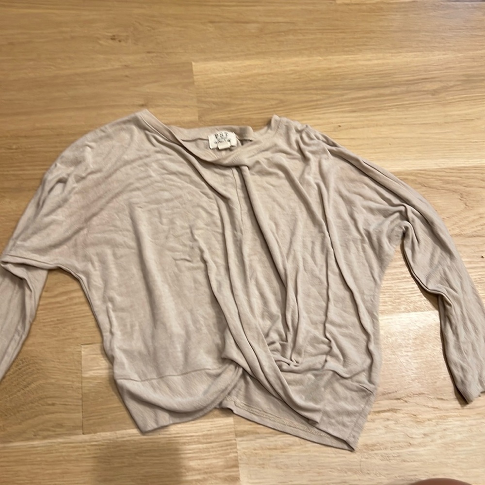 Beige long sleeve cropped sweater - medium